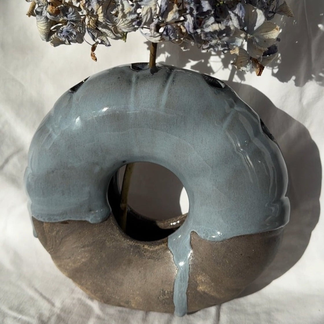 Midnight donut vase